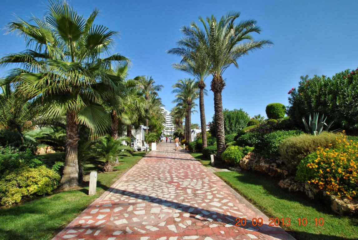 imagini hotel TITANIC LARA